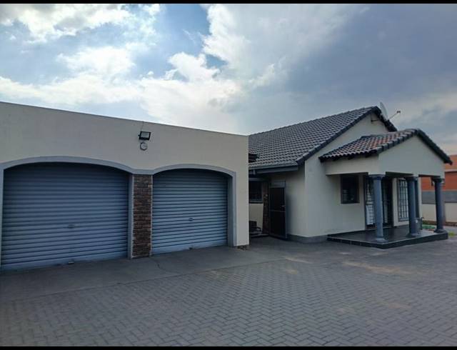 3 BEDROOM HOUSE FOR SALE IN CLAYVILLE